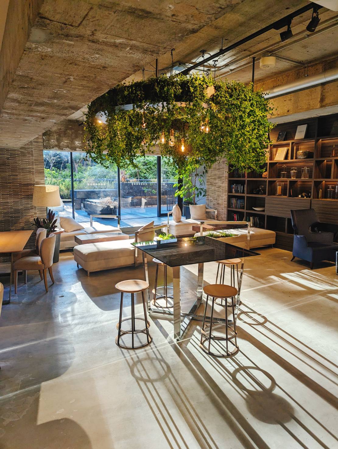 【React.js/フルリモート（地方OK）/外国籍可/週5（変則勤務相談可）】自社サービス フロントエンド案件