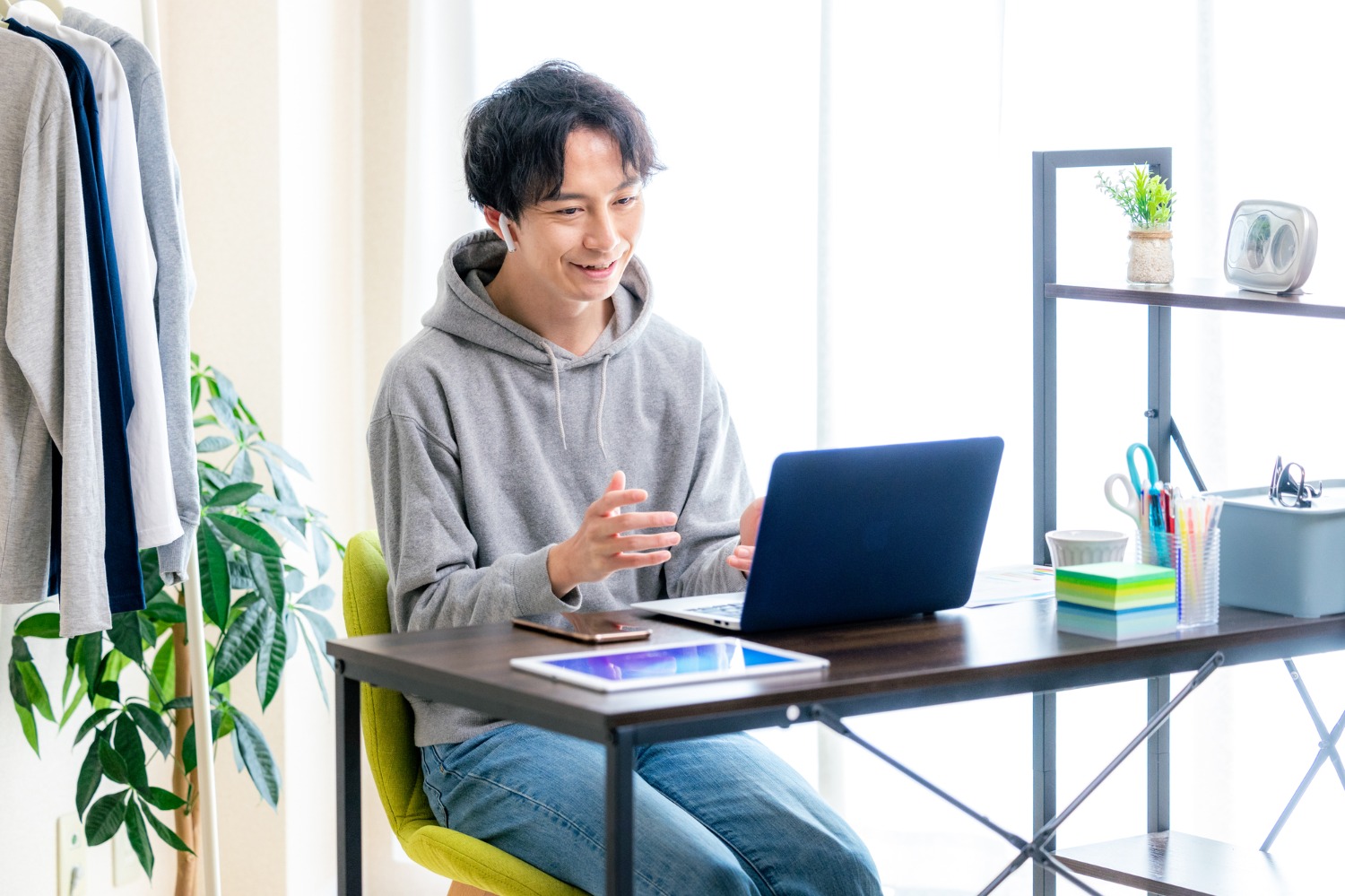  Webフロントエンド開発エンジニア/フルリモート/シニア歓迎