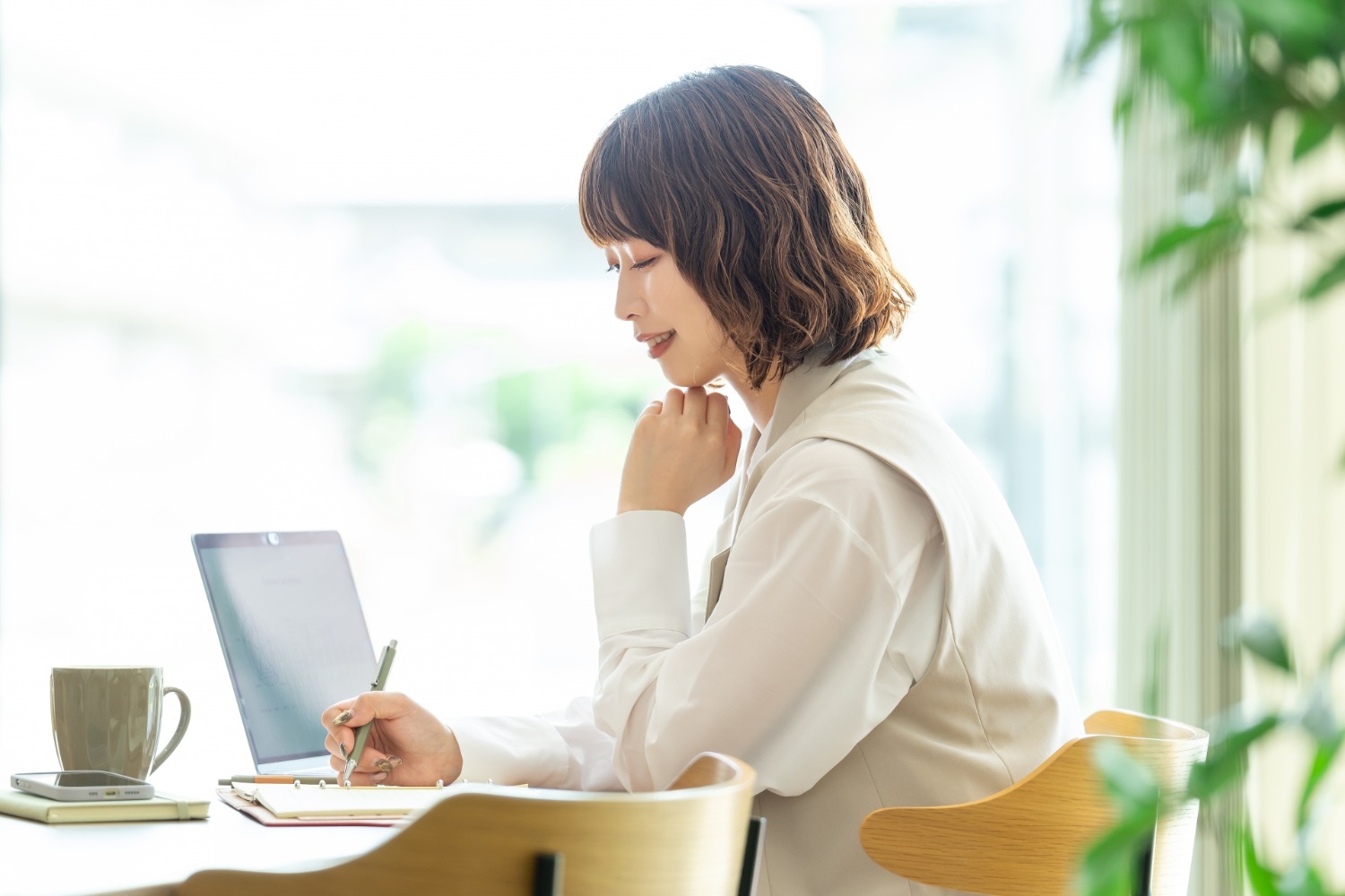 ★事務作業得意な方大歓迎!フルリモート/月64時間以上〜★インターン特化就活サイトの更新・運営業務