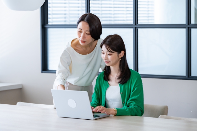 【在宅＆～70万】ビジネスサポート企業にて上流広告マーケコンサル＆メンバー育成！ 