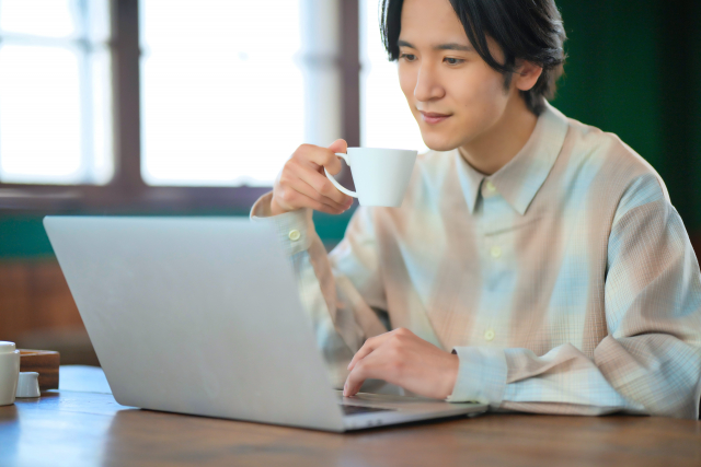 【完全在宅/地方OK/～78万】大手化粧品広告サービス企業でデータエンジニア！ 