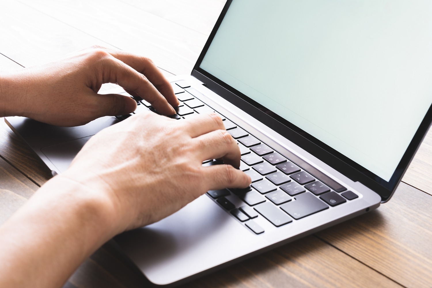 Adobe Analytics運用・保守担当@大手小売グループ系銀行 