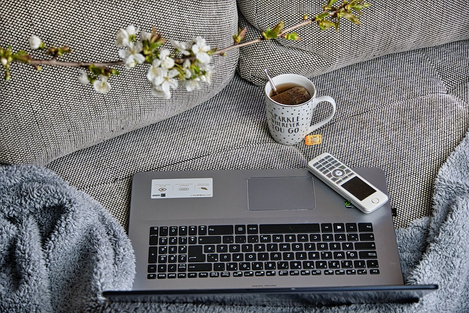 【JS/HTML/CSS】某不動産関連業-エンド社内-Webデザイナー兼コーダー要員の案件・求人